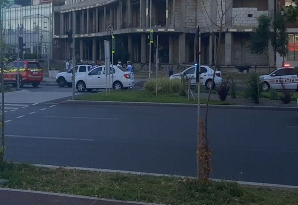 Femeie accidentată pe trecerea de pietoni la intersecția Bulevardului Siderurgiștilor cu strada Brăilei