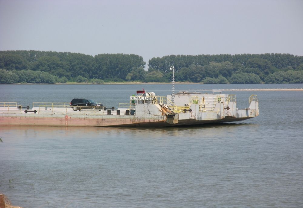 Bacul Galați-Tulcea nu mai poate să respecte programul și nu mai transportă TIR-uri