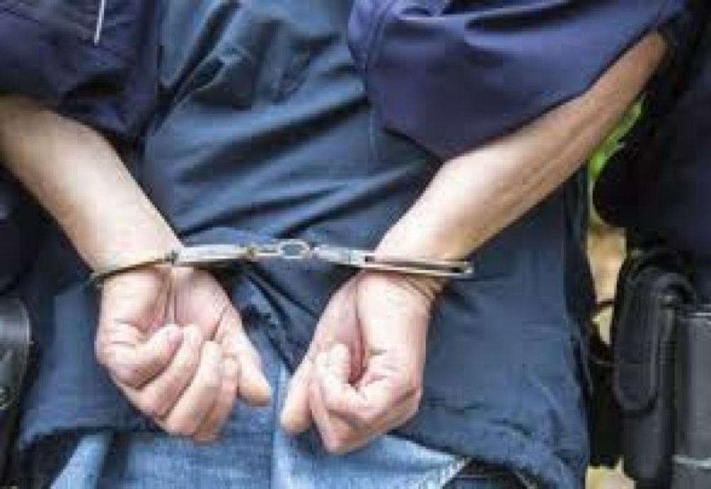 Reținut pentru violență în familie și amenințare și ulterior arestat pentru 30 de zile