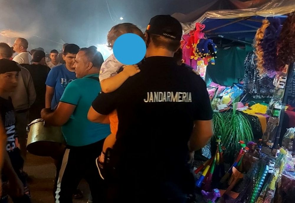 Copil în vârstă de 2 ani pierdut de bunici, găsit de jandarmi