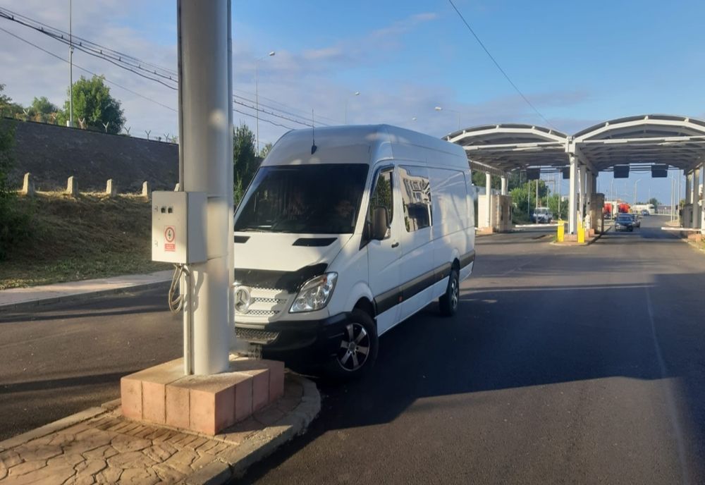  Microbuz semnalat furat din Slovacia, depistat la P.T.F. Galați-rutier