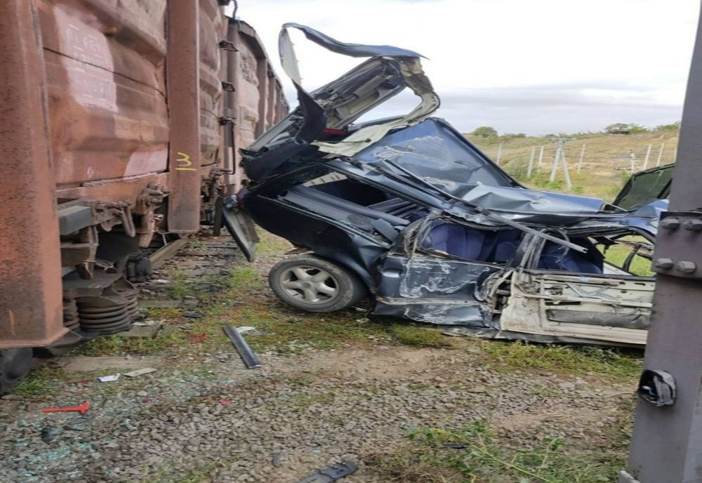 Mașină lovită de un tren de marfă la ieșirea din PTF Giurgiulești-Galați