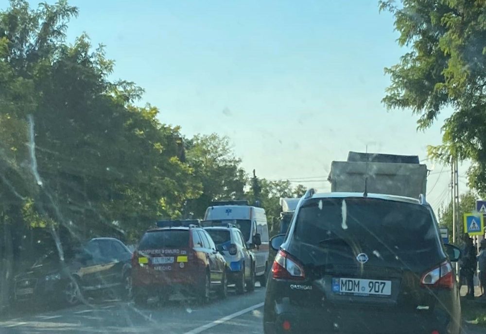 O manevră greșită și a lovit un motociclist care circula regulamentar