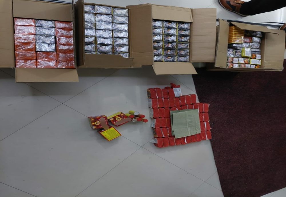 Peste 56 de mii de artificii deținutre ilegal de un bărbat din Tecuci