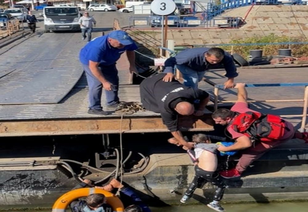 Întâmplare dramatică la trecerea bac dintre Galaţi şi IC Brătianu după ce un copil de 6 ani a căzut în Dunăre