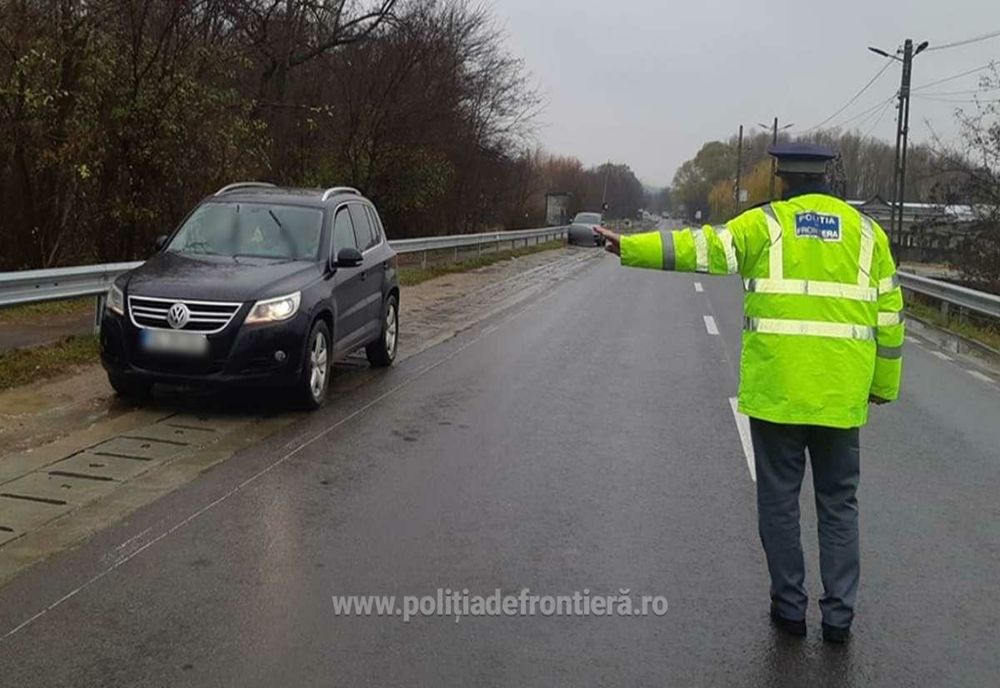 Autoturism radiat din circulaţie şi cu număr fals de înmatriculare, descoperit în trafic de polițiștii de frontiră de la Foltești