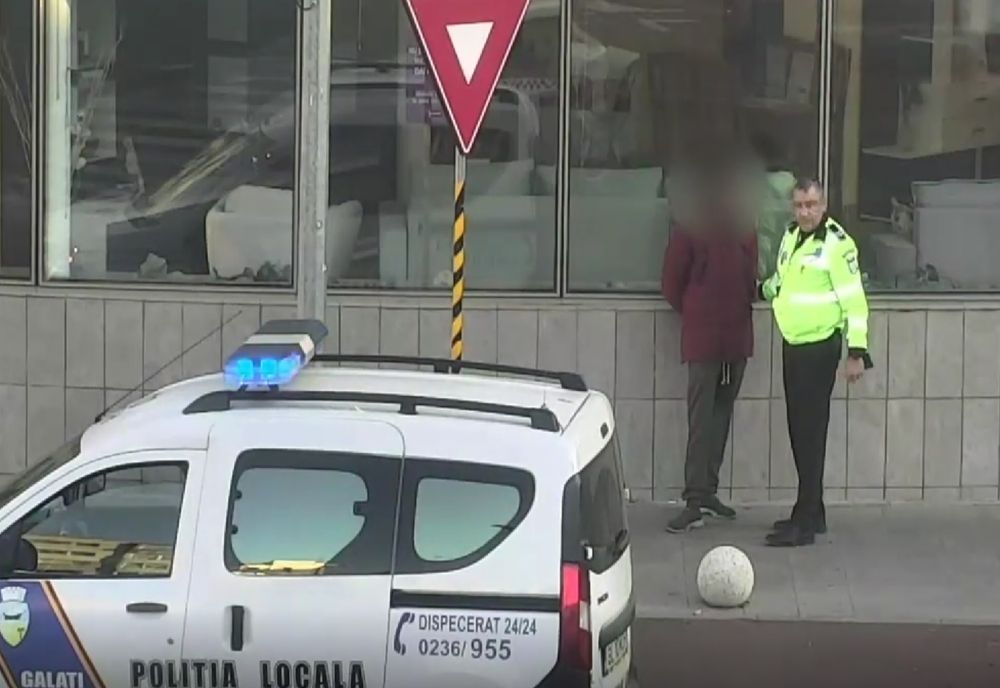 Femeie deposedată de telefonul mobil de un tânăr din Tecuci. Hoțul a fost prins de polițiștii locali