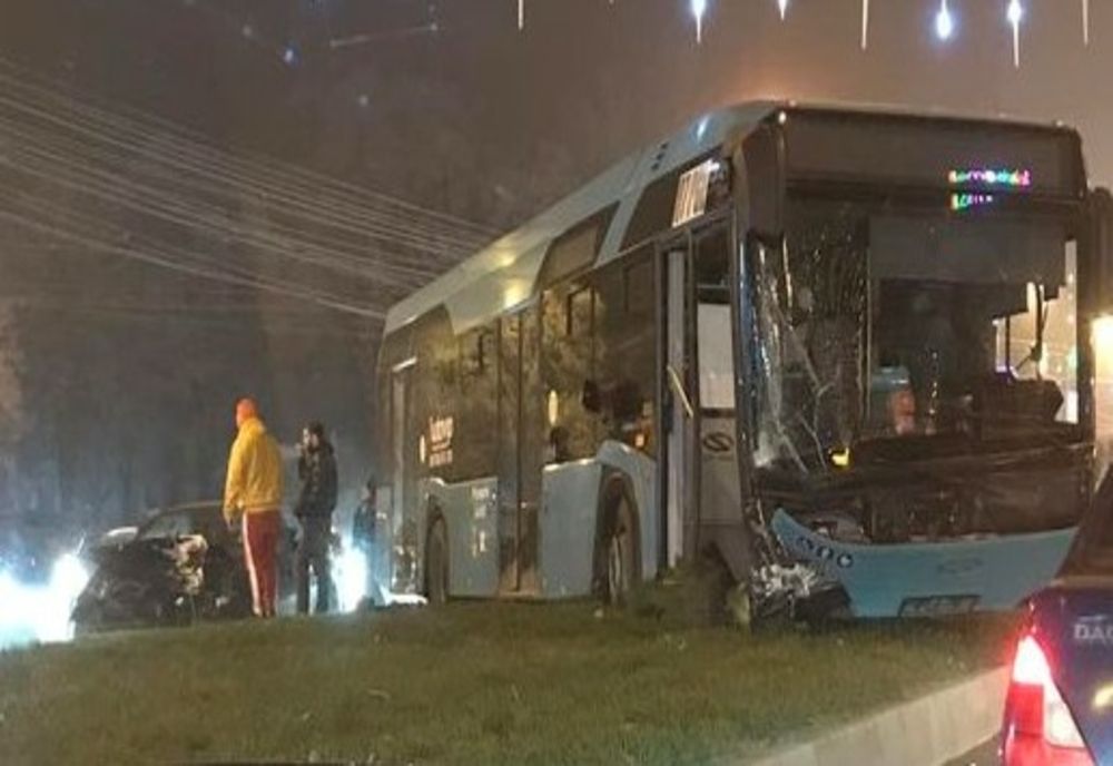 Accident cu două victime  pe strada Brăilei din municipiul Galați în apropiere de intersecția cu strada Constructorilor 