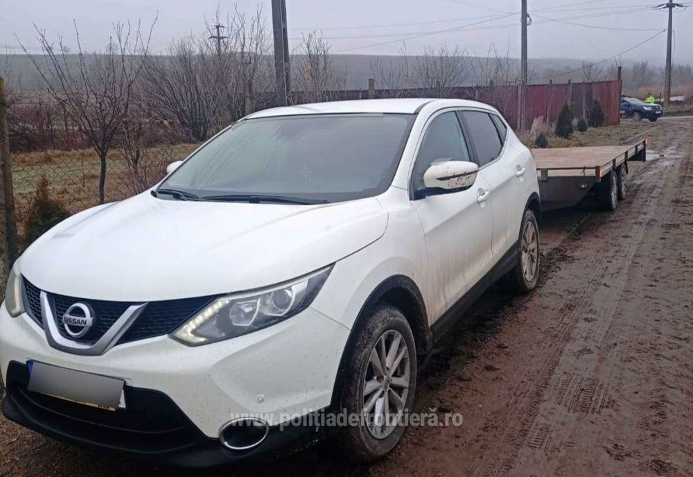 Depistat la volan, fără permis valabil categoriei din care făcea parte ansamblul de vehicule pe care-l conducea