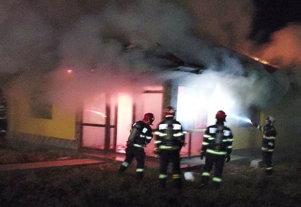 Incendiu azi noapte la o casă în construcție din Tulucești