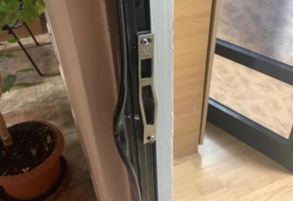 Spargere la CJAS Galați. Hoții au forțat un geam termopan și au pătruns în birouri și în caserie