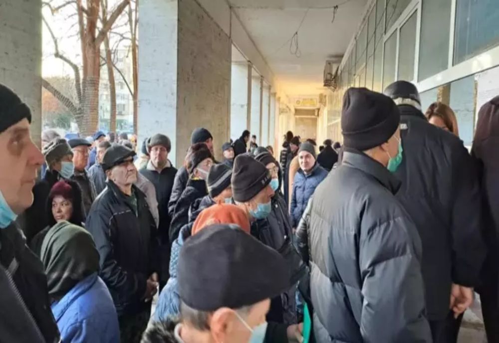 Aglomerație la ghișeele pentru plata taxelor și impozitelor în municipiul Galați