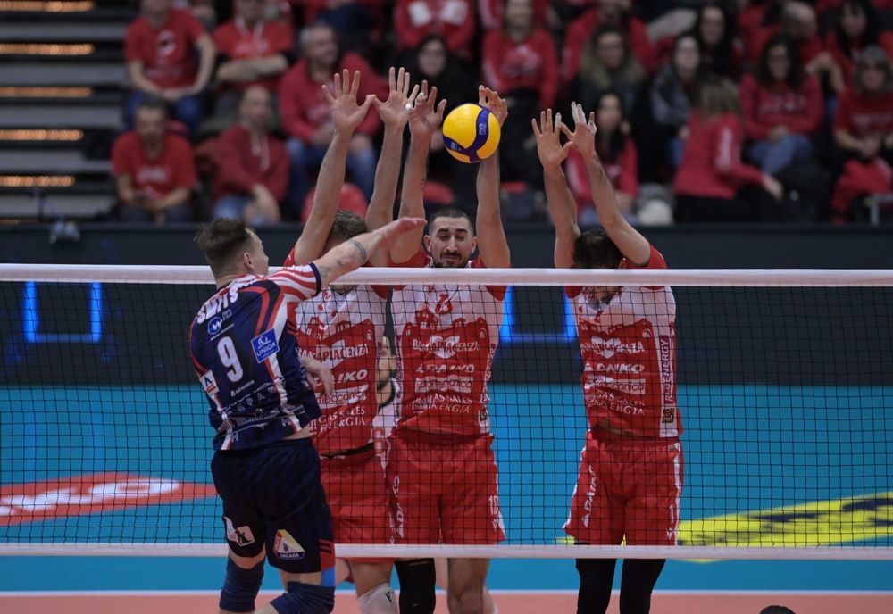 Gălățenii de la CSM Arcada le-au luat un set italienilor de la Piacenza