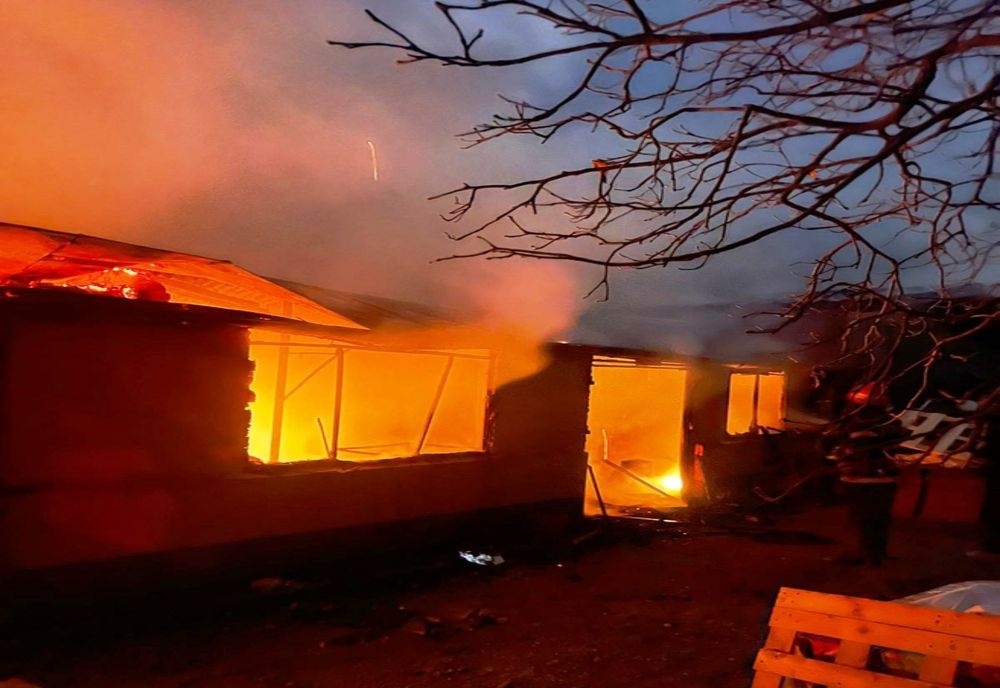 Doi bărbați din comuna Tulucești, județul Galați, cercetaţi pentru incendierea intenţionată a unei case din aceiași localitate