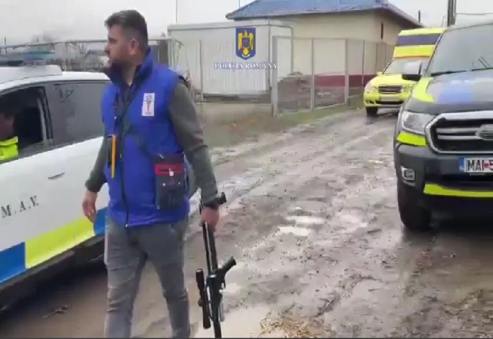 Video: O femeie și un bărbat care a încercat să o ajute pe femeie, mușcați de o haită de câini în comuna Vânători, județul Galați