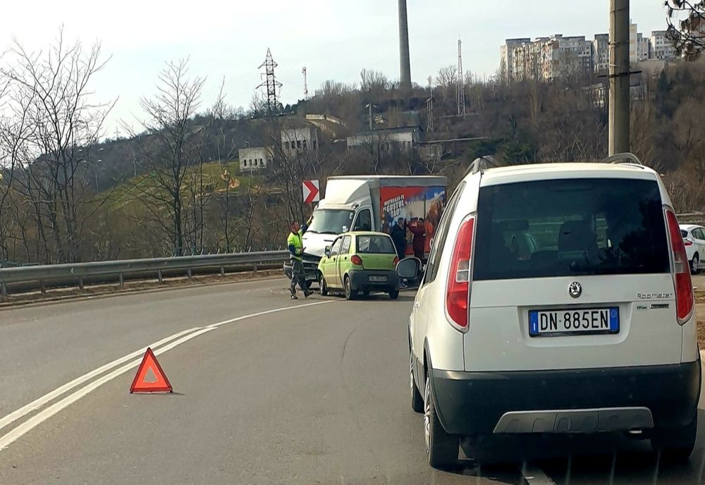 Accident cu două persoane rănite pe bulevardul Marea Unire, din municipiul Galați