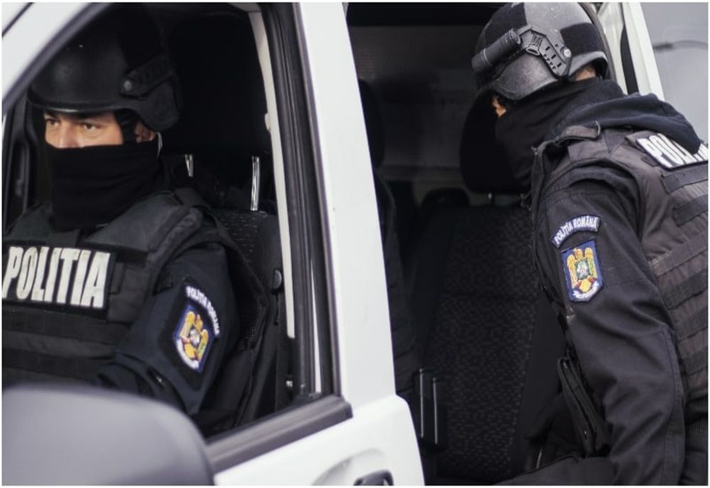 ESCROCHERIE PE WHATSAPP: GIURGIUVENI PĂCĂLIȚI DE O REȚEA DE FALSIFICATORI