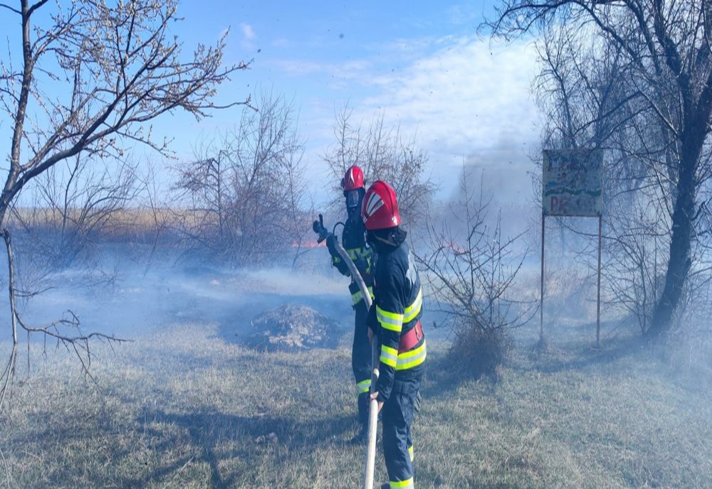 Recomandări ale pompierilor militari gălățeni pentru prevenirea incendiilor cauzate de arderile necontrolate de vegetaţie uscată