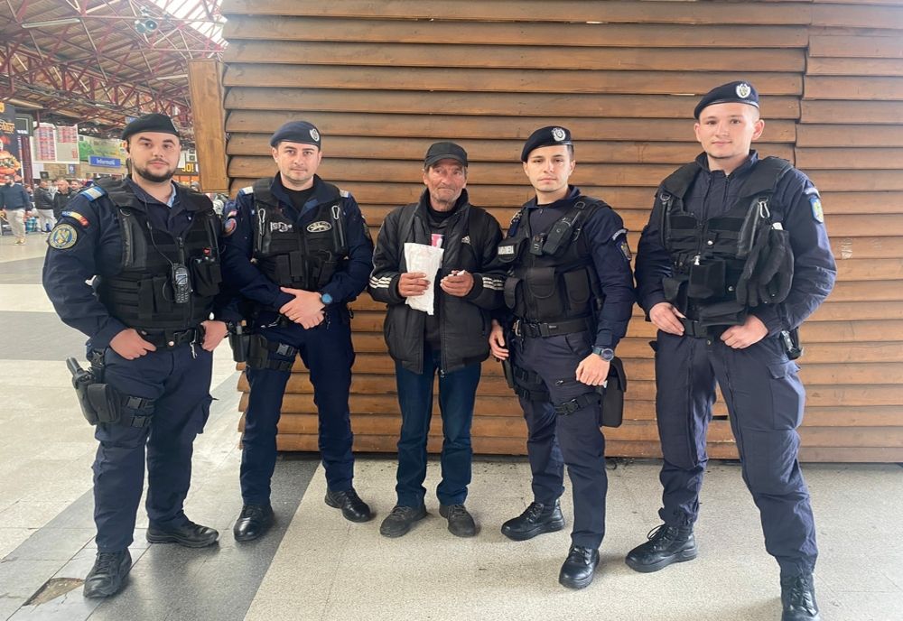 Din cel mai sudic oraș al țării, un cioban din Galați, în vârstă de 63 de ani, a parcurs pe jos 130 de km. La București, s-a întâlnit cu jandarmii