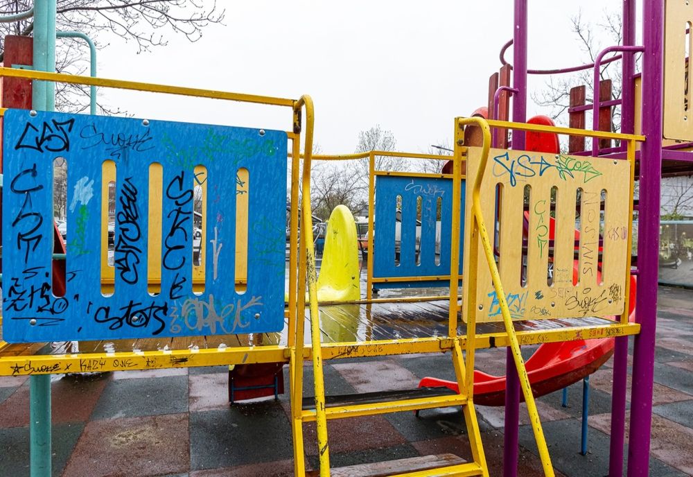 Parc de joacă din municipiul Galați vandalizat de persoane necunoscute