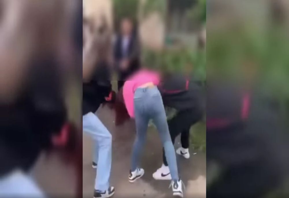 Mama uneia dintre fetele agresoare în scandalul de la Tecuci a fost reținută pentru 24 de ore