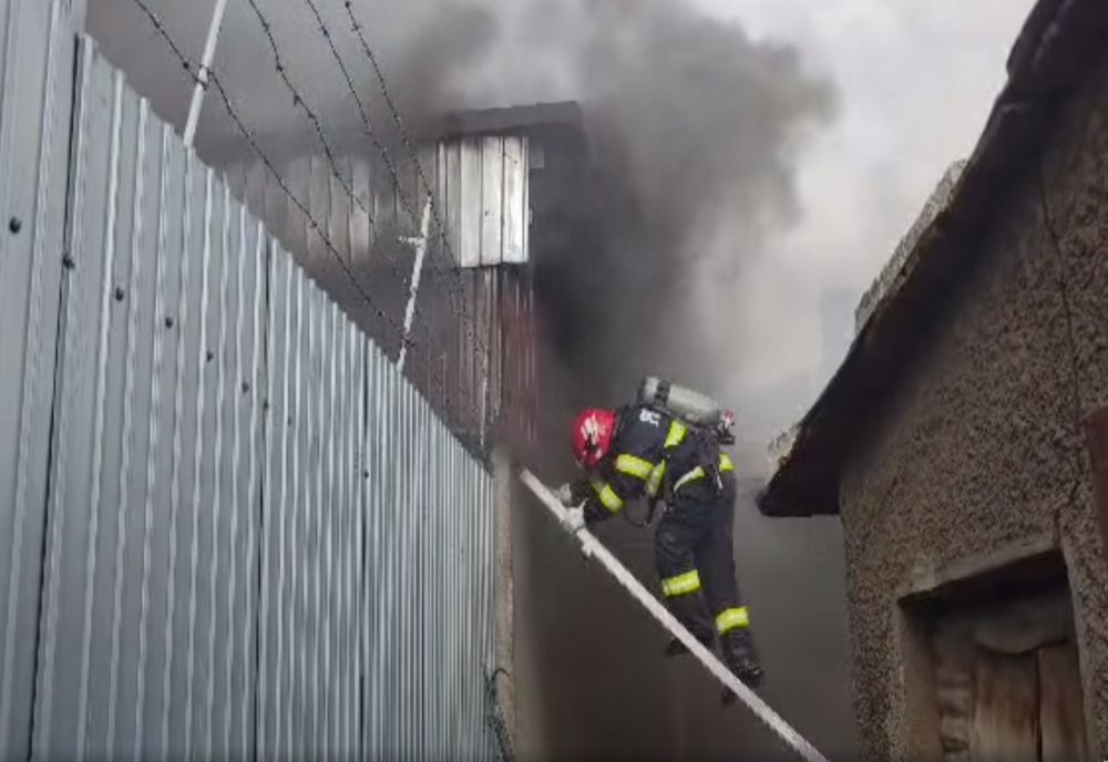 Incendiu în după-amiaza zilei de sâmbătă, 10 iunie. Au fost afectate patru locuințe