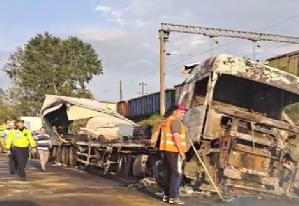 Accident pe DN25, în zona Movileni. Capul tractor al TIR-ului implicat a luat foc