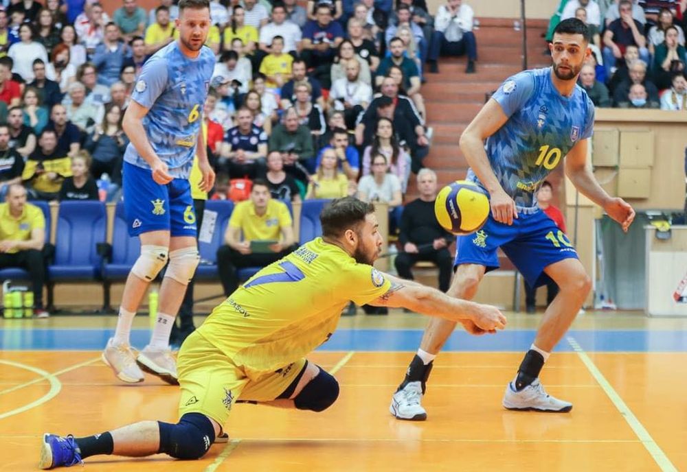 VOLEI: Arcada Galaţi – Corona Braşov, scor 2-3, în primul meci al finalei Diviziei A