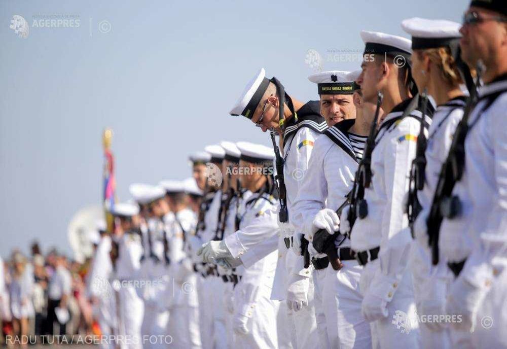 CEREMONII MILITARE ŞI RELIGIOASE, PARADĂ NAVALĂ, JOCURI MARINĂREŞTI ŞI EXPOZIŢII, DE ZIUA MARINEI