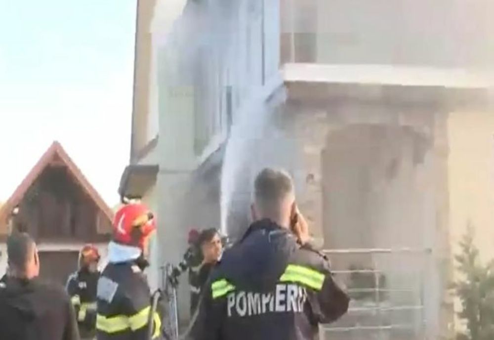INCENDIU PUTERNIC LA O CASĂ DIN LOCALITATEA DEVASTATĂ DE INUNDAȚII