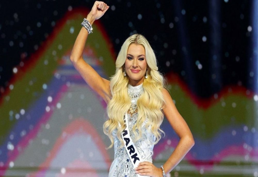 O TÂNĂRĂ DANEZĂ, ÎNCORONATĂ MISS UNIVERSE