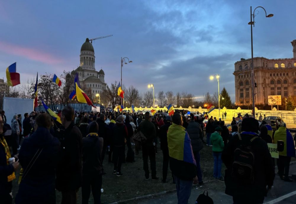 PROTEST ÎN FAȚA CCR ÎNAINTEA DECIZIEI PRIVIND CANDIDATURA LUI CĂLIN GEORGESCU