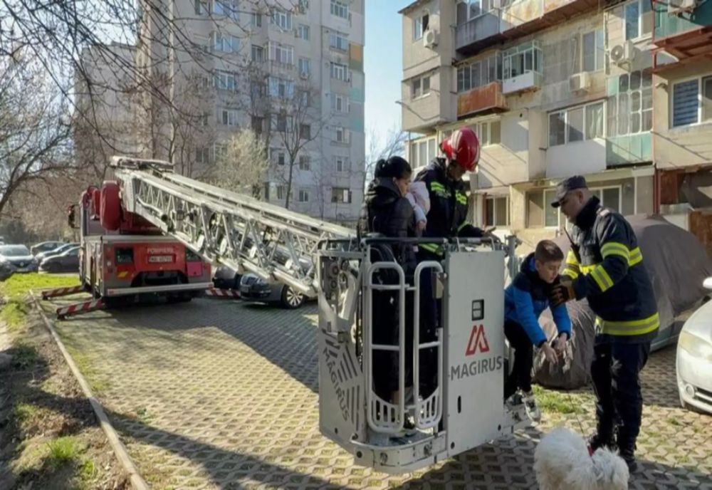 INCENDIU LA UN APARTAMENT DIN GALAȚI. 18 PERSOANE EVACUATE