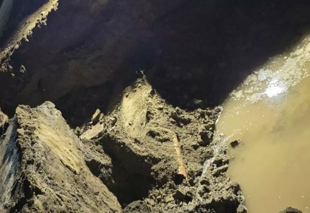 Intervenție de urgență în Galați: echipele au rupt un drum pentru a salva o comună de inundații 