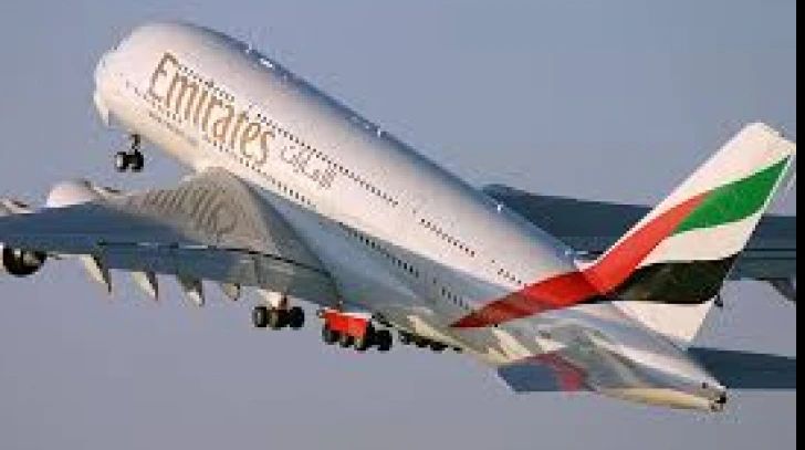 Zborurile avioanelor Emirates, aproape goale pe ruta către Dubai din cauza războiului. În mod normal, compania opera 500 de zboruri pe zi