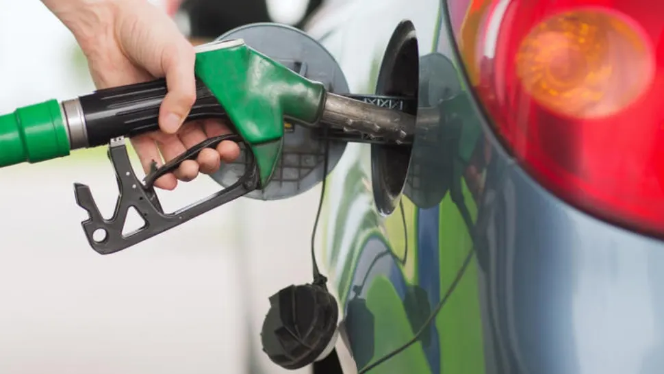De ce a ales PSD reducerea accizei și nu plafonarea prețului la pompă. Răspunsul inițiatorului proiectului