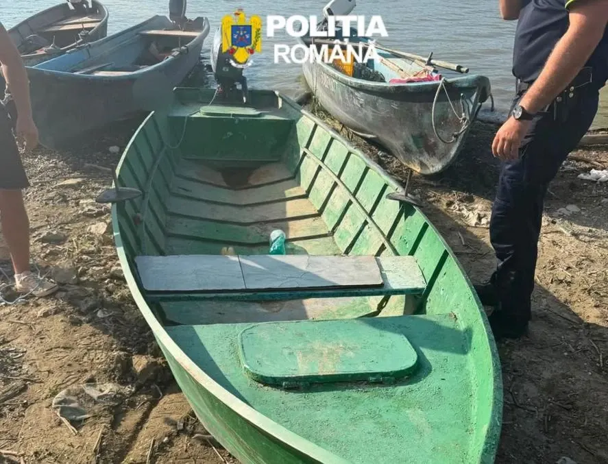 Percheziții în Galați într-un dosar de pescuit ilegal. Anchetatorii au ridicat o ambarcațiune, un motor de barcă și bani de la un suspect