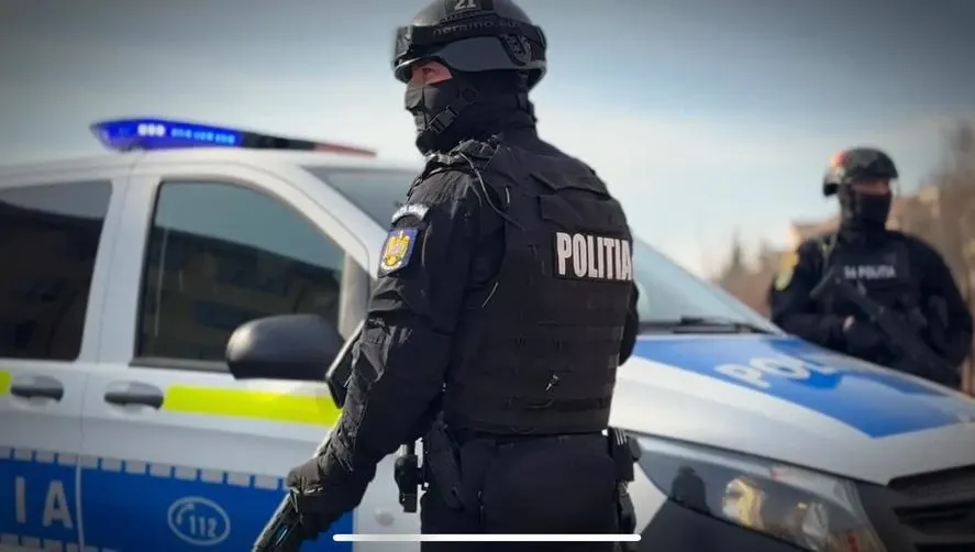 Percheziții uriașe: grupare suspectată că „fabrica” vechime în muncă