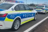 Adolescent de 17 ani, prins fără permis după un accident în Tecuci. Polițiștii verifică dacă mașina era furată