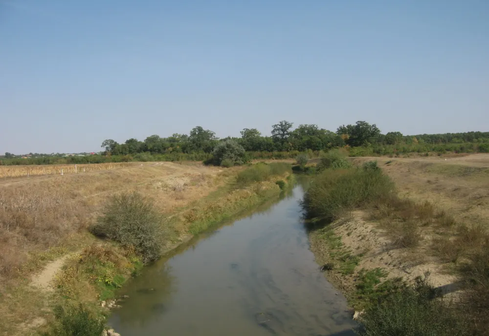 Lucrările de decolmatare ale râului Bârlad s-au finalizat