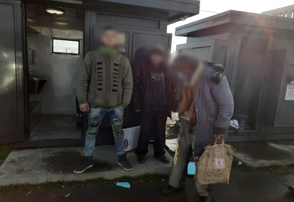 Reținuți de polițiștii locali gălățeni pentru vandalizare unor toalete ecologice