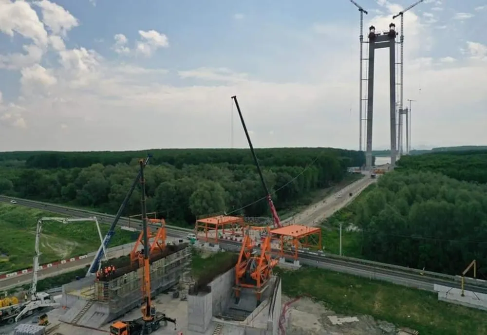 Navigaţia pe Dunăre interzisă până pe 19 iunie în zona lucrărilor Podului suspendat de la Brăila 