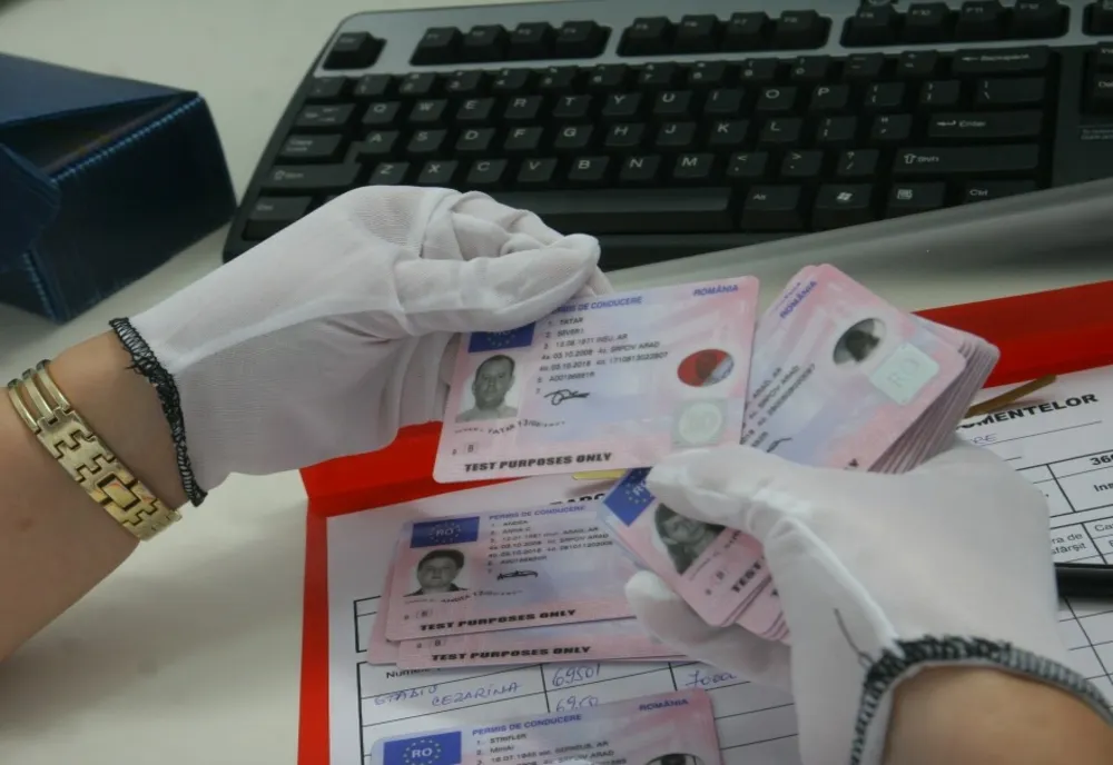 Depistați la volan cu permis fals sau fără permis de conducere