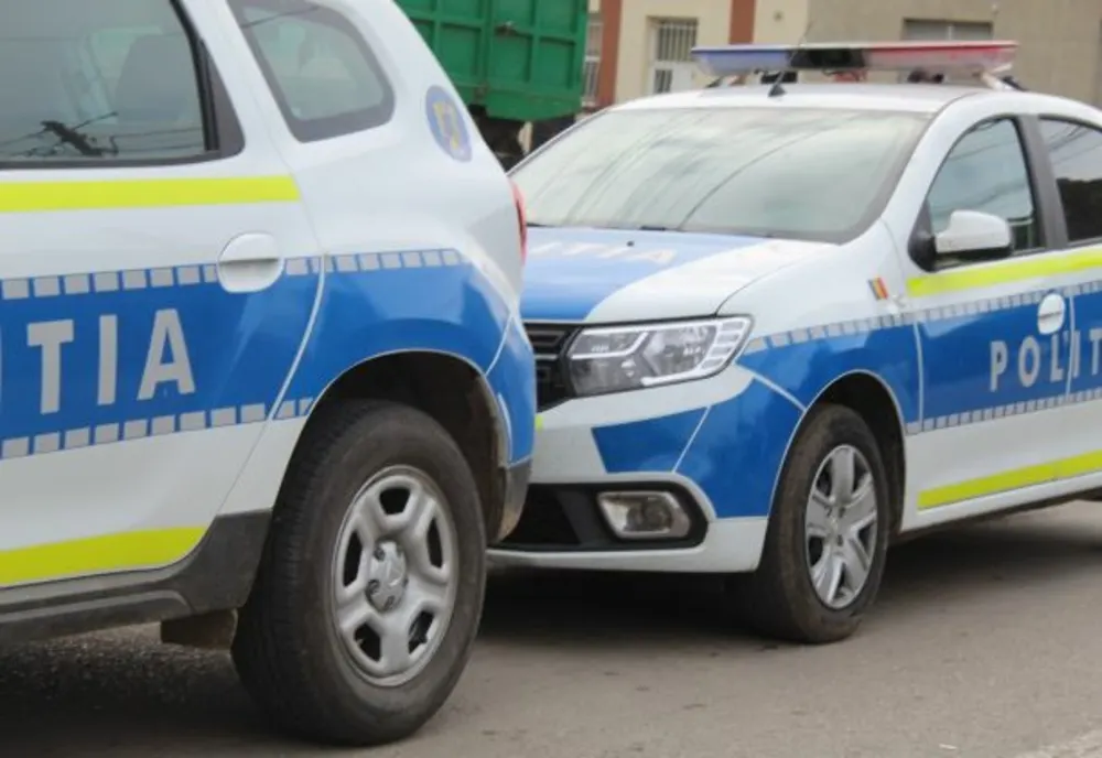 Un tânăr de 19 ani, băut și fără permis s-a răsturnat cu mașina în afara părții carosabile
