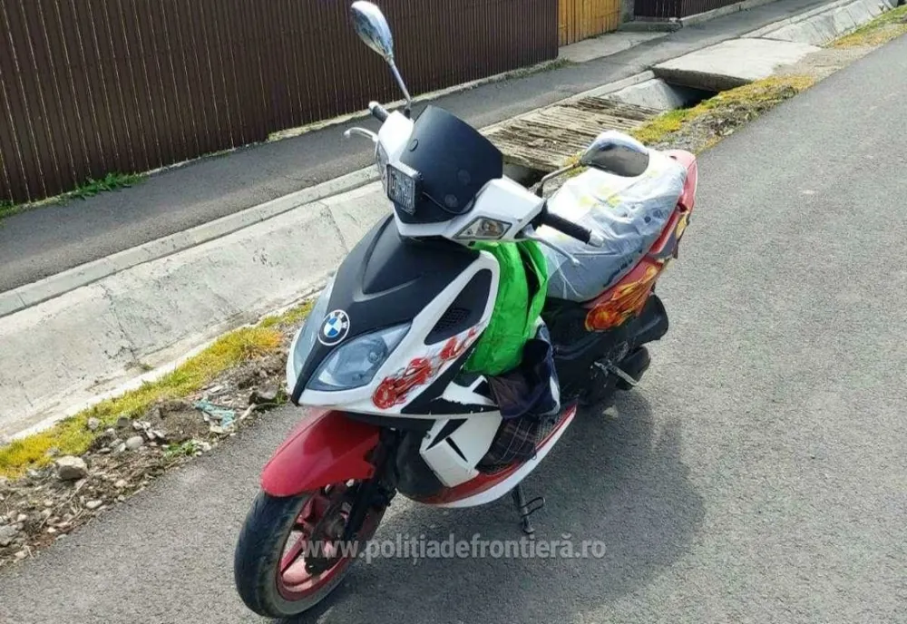 Conducea un moped neînmatriculat deși era băut și nu poseda permis de conducere
