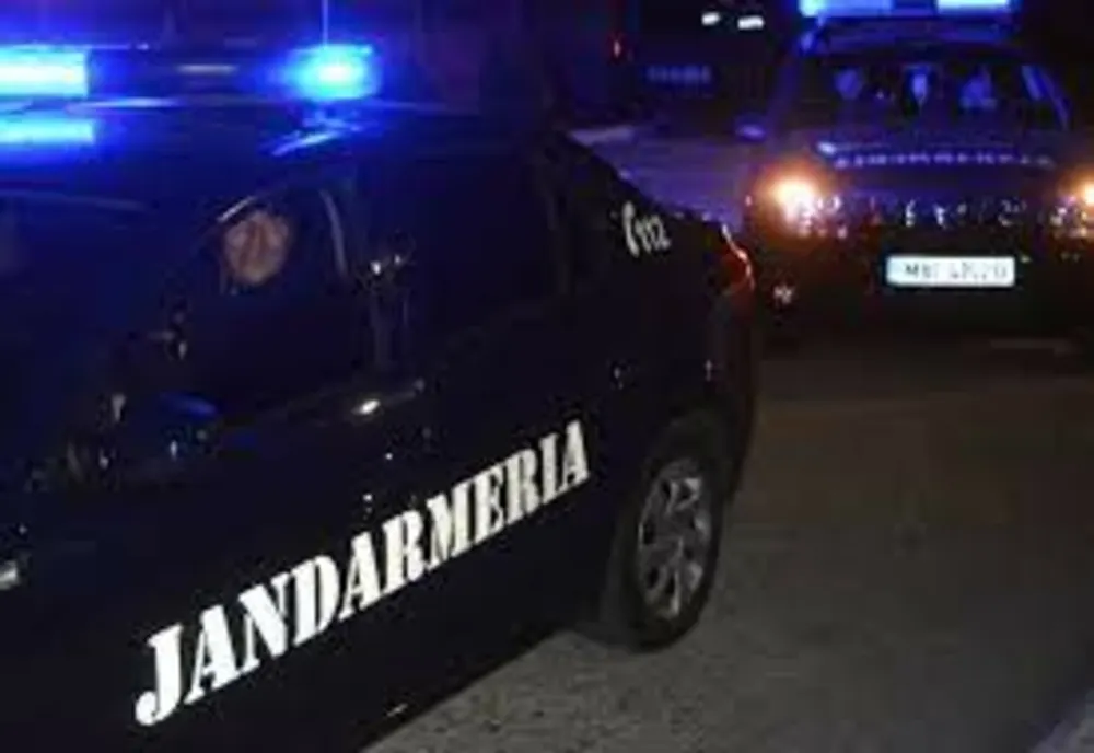 Săltat de jandarmi după ce și-a bătut unchiul