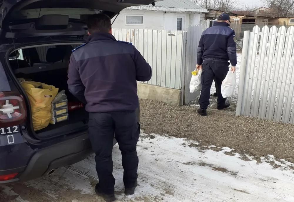 Jandarmii au făcut niște copii fericiți
