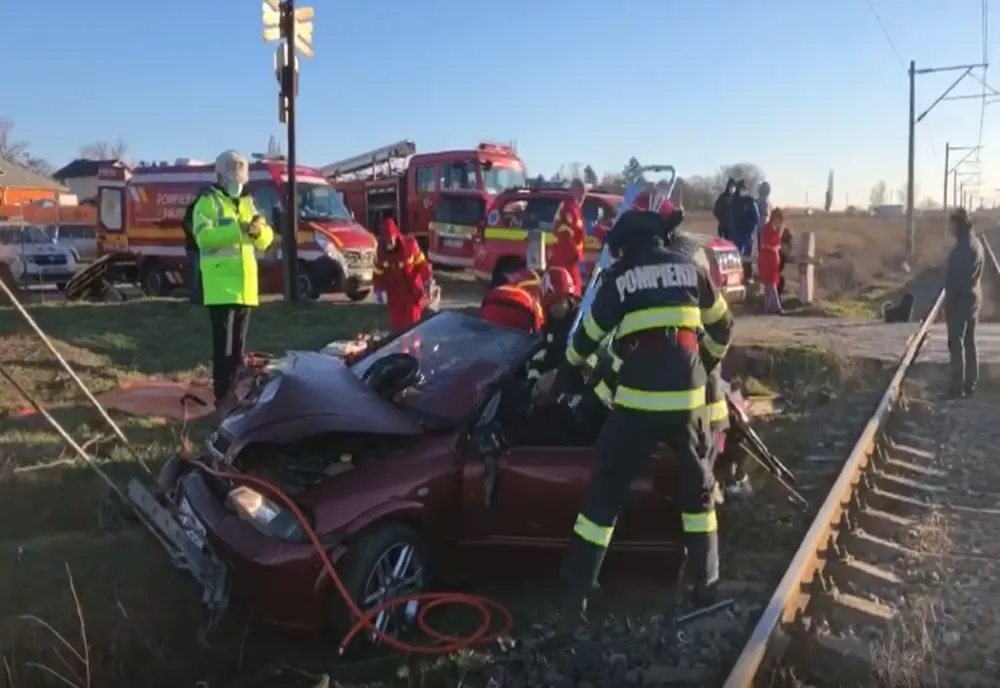Au murit pe loc, după ce maşina lor a fost spulberată de un tren