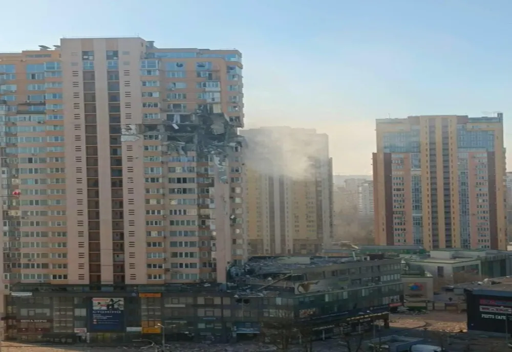 A TREIA ZI DE RĂZBOI lângă România: Rușii amenință că prăbușesc stația SPAȚIALĂ - O rachetă a lovit un bloc de locuințe
