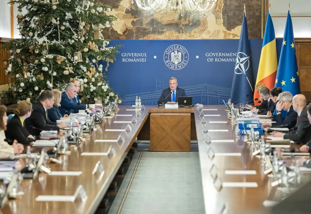Pensiile de serviciu vor fi calculate plecând de la vechimea în specialitate. Nicio pensie de serviciu nu va putea să mai depășească salariul primit în perioada activă